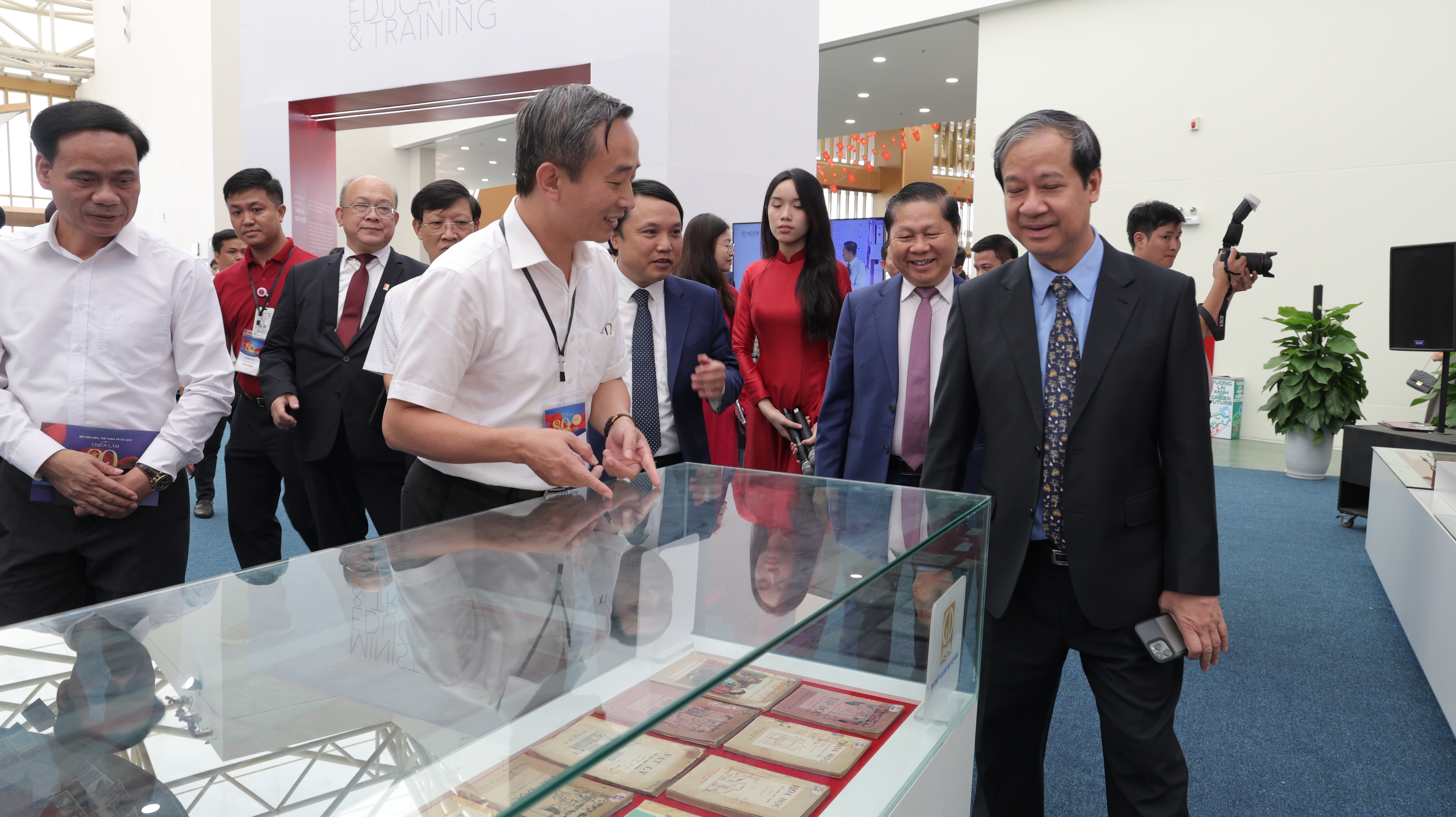 Nhà xuất bản Giáo dục Việt Nam tham gia Triển lãm thành tựu đất nước