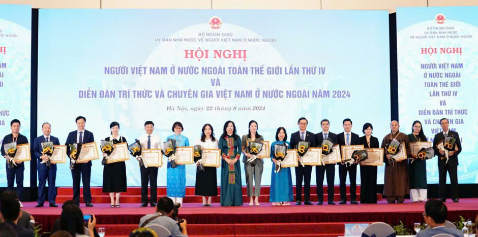 NHÀ XUẤT BẢN GIÁO DỤC VIỆT NAM ĐÓNG GÓP TÍCH CỰC VÀO CÔNG TÁC NGƯỜI VIỆT NAM Ở NƯỚC NGOÀI