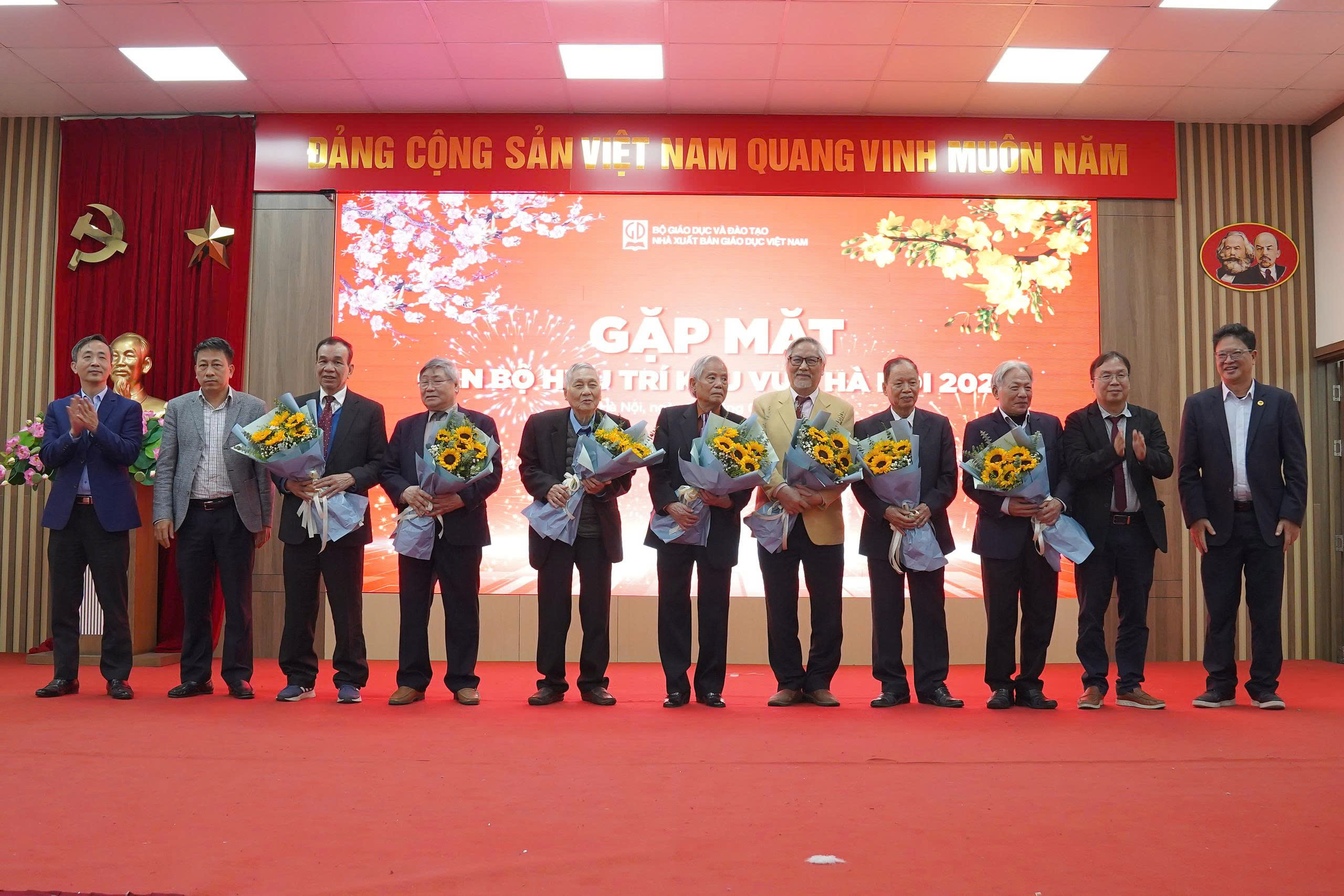 Gặp mặt cán bộ hưu trí Nhà xuất bản Giáo dục Việt Nam: ấm áp nghĩa tình, bền bỉ giá trị