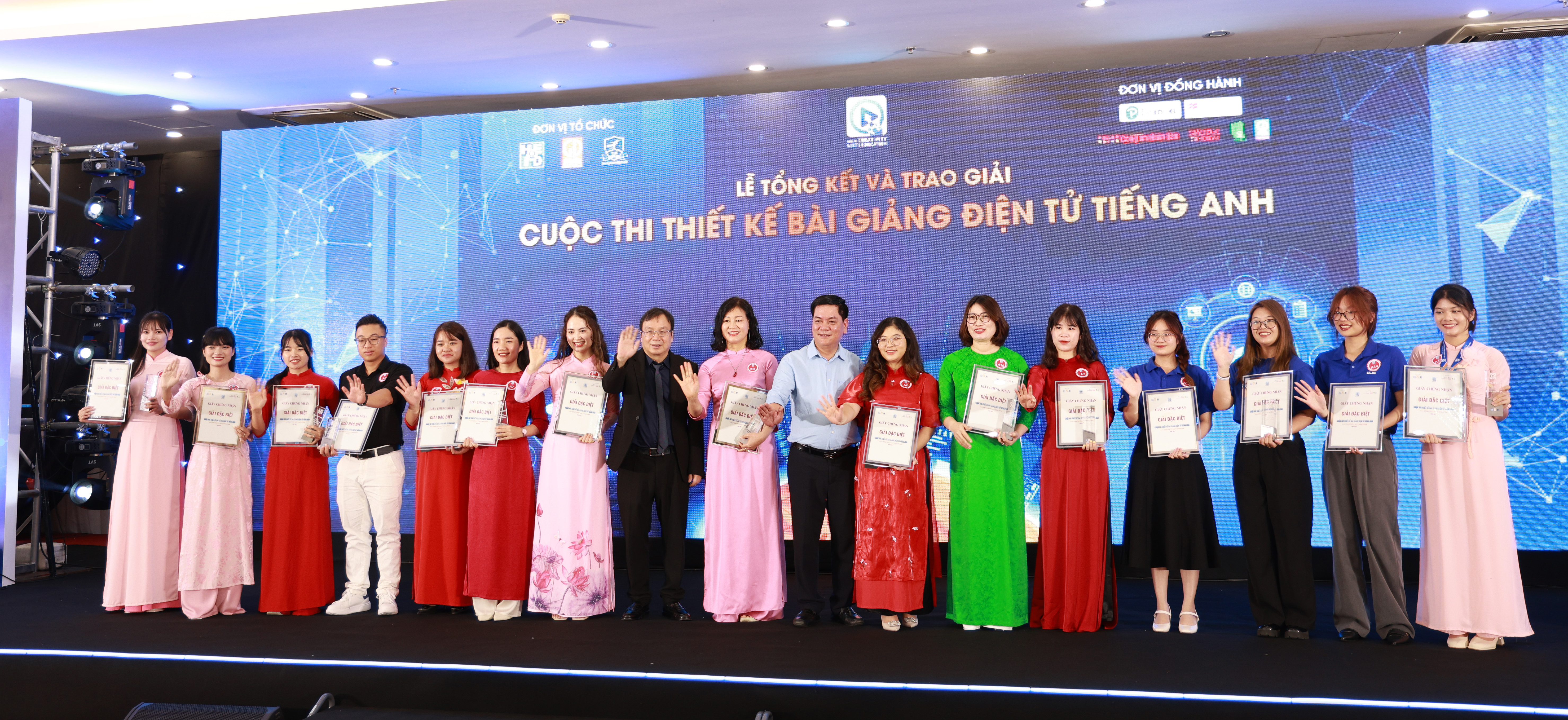 Trao giải Cuộc thi thiết kế bài giảng điện tử tiếng Anh